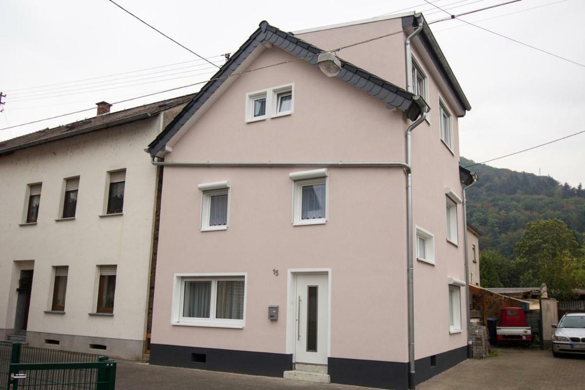 Ferienhaus An Der Burg Namedy Андернах Экстерьер фото